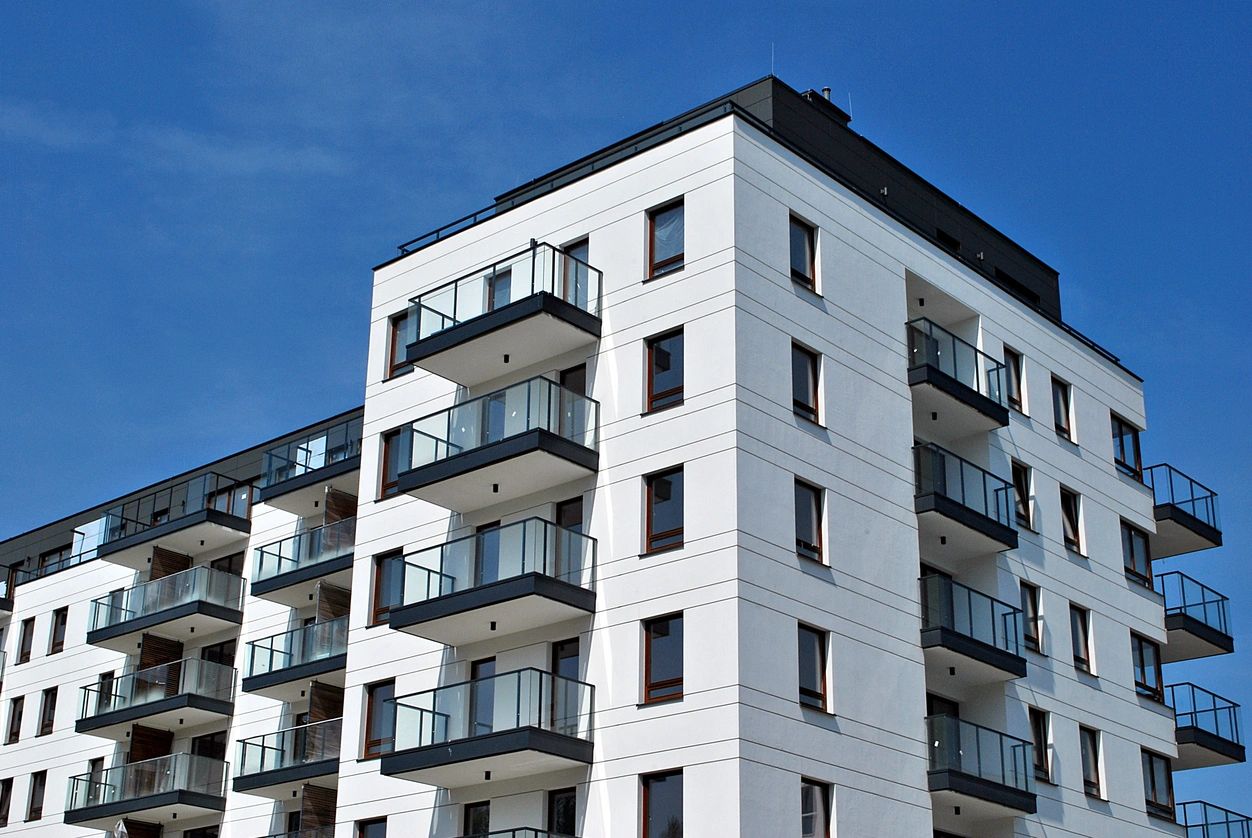 Rental property cash flow calculation using rental income expenses and debt service